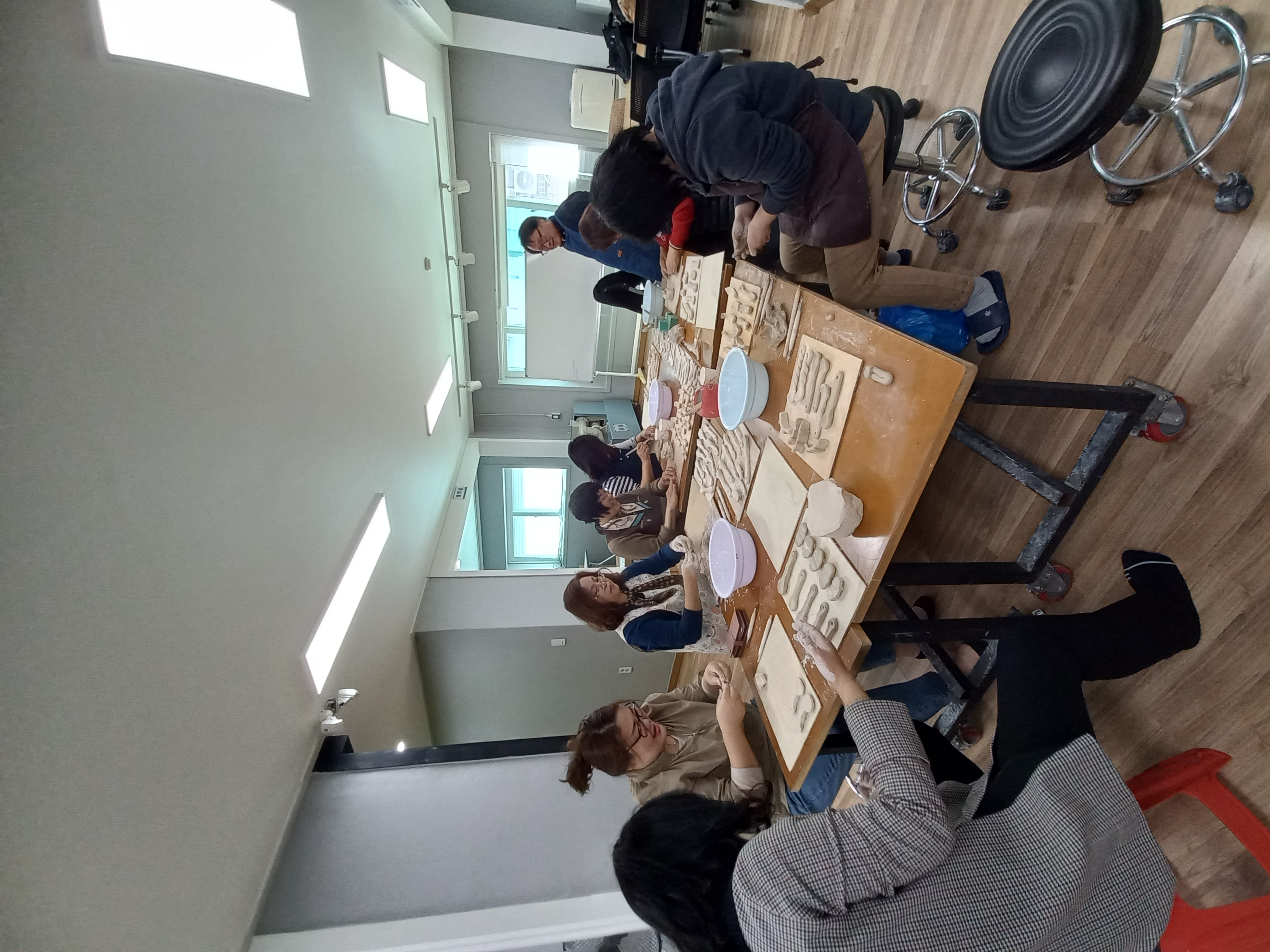 안산시 사이동, 도자기 공방 새로 열어