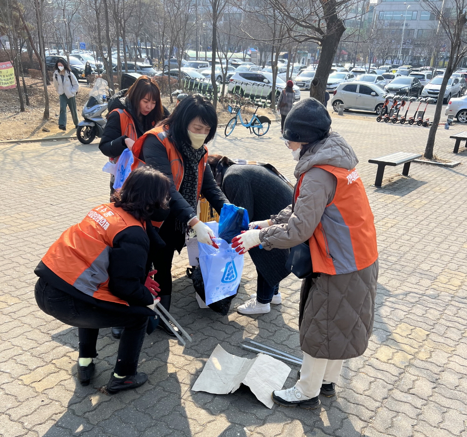 안산시 호수동 지역사회보장협의체, 복지사각지대 발굴 캠페인 및 봄맞이 대청소