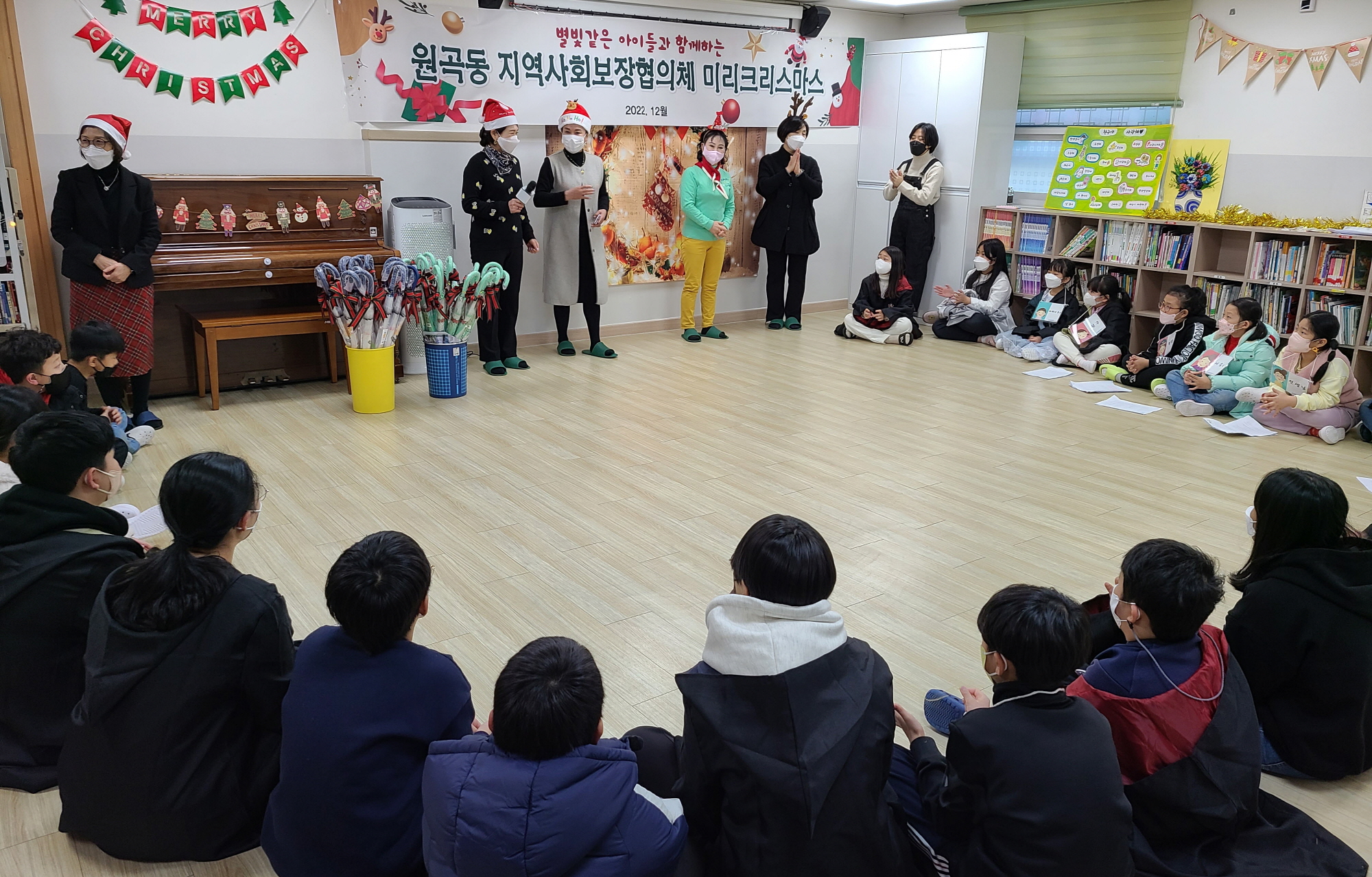 안산시 원곡동 지역사회보장협의체, 관내 아동에 미리 크리스마스 선물 전달