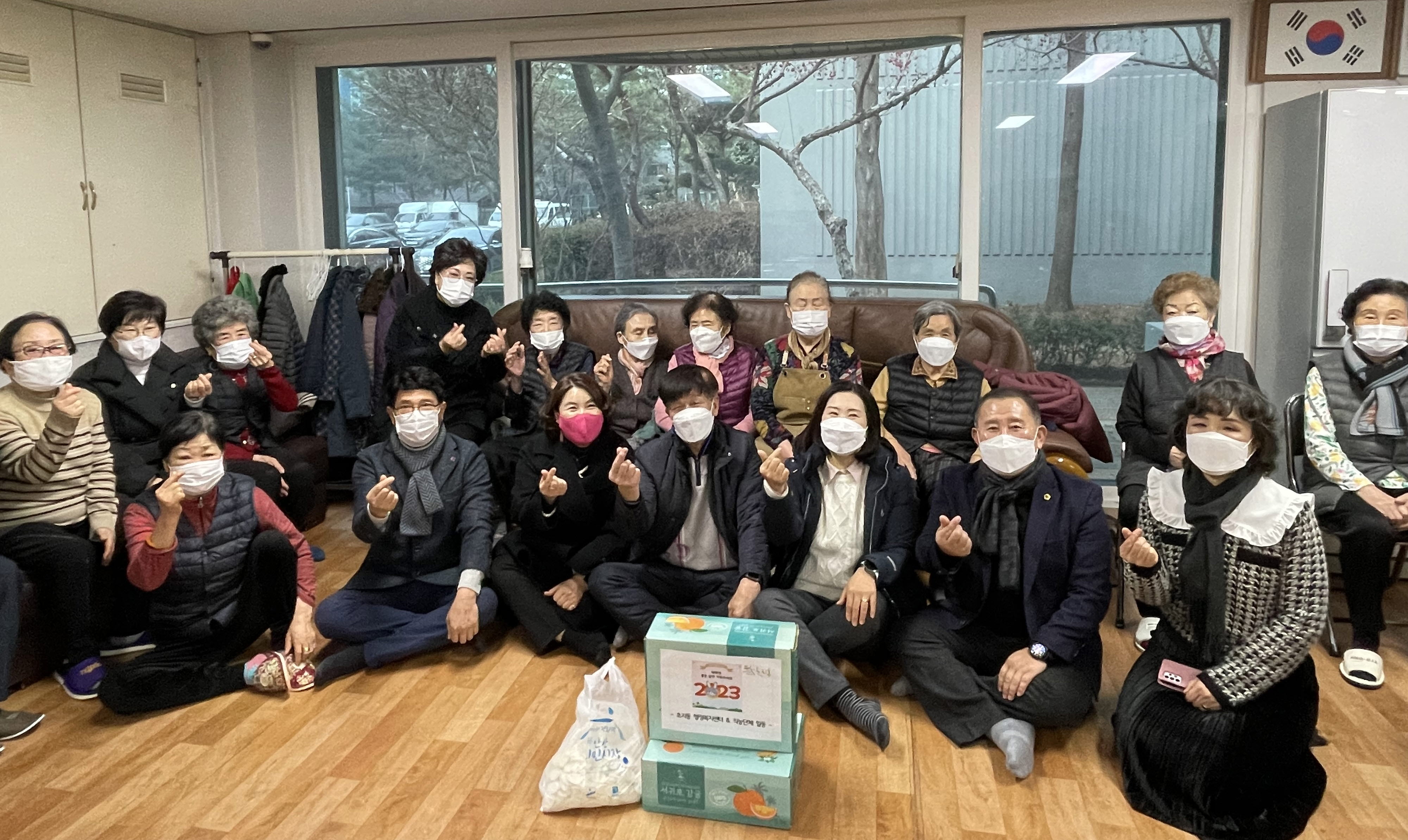 안산시 초지동, 설맞이 관내 경로당 14개소 방문해 따뜻한 나눔 실천