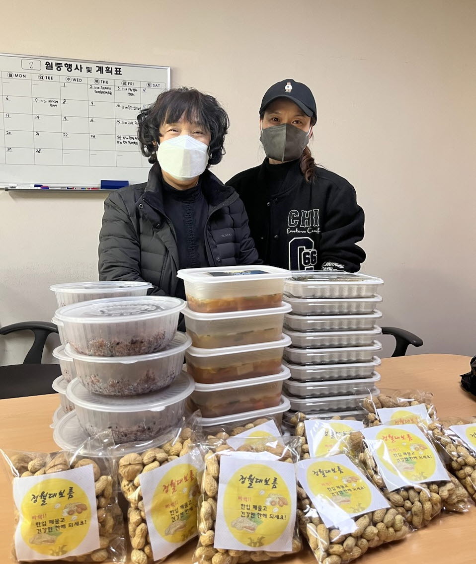 지역사회보장협의체 원종숙 분과장, 안산시 호수동에 오곡밥 기탁