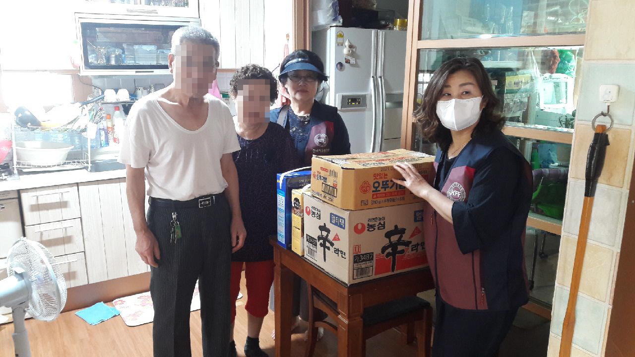 한국자유총연맹 안산시지회, 행복지킴이 수혜자에 물품 전달