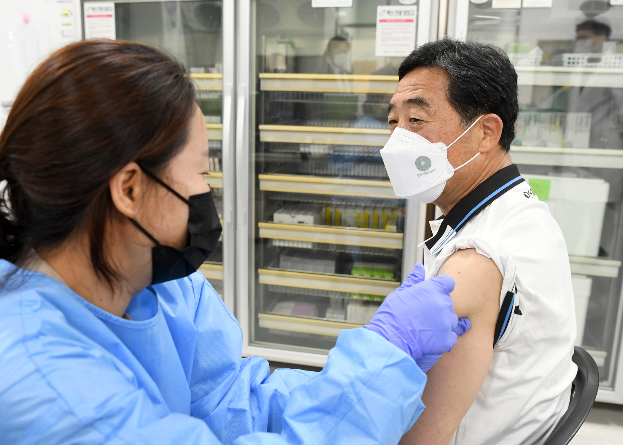 윤화섭 안산시장, AZ백신 접종…“코로나19 극복 열쇠는 백신”