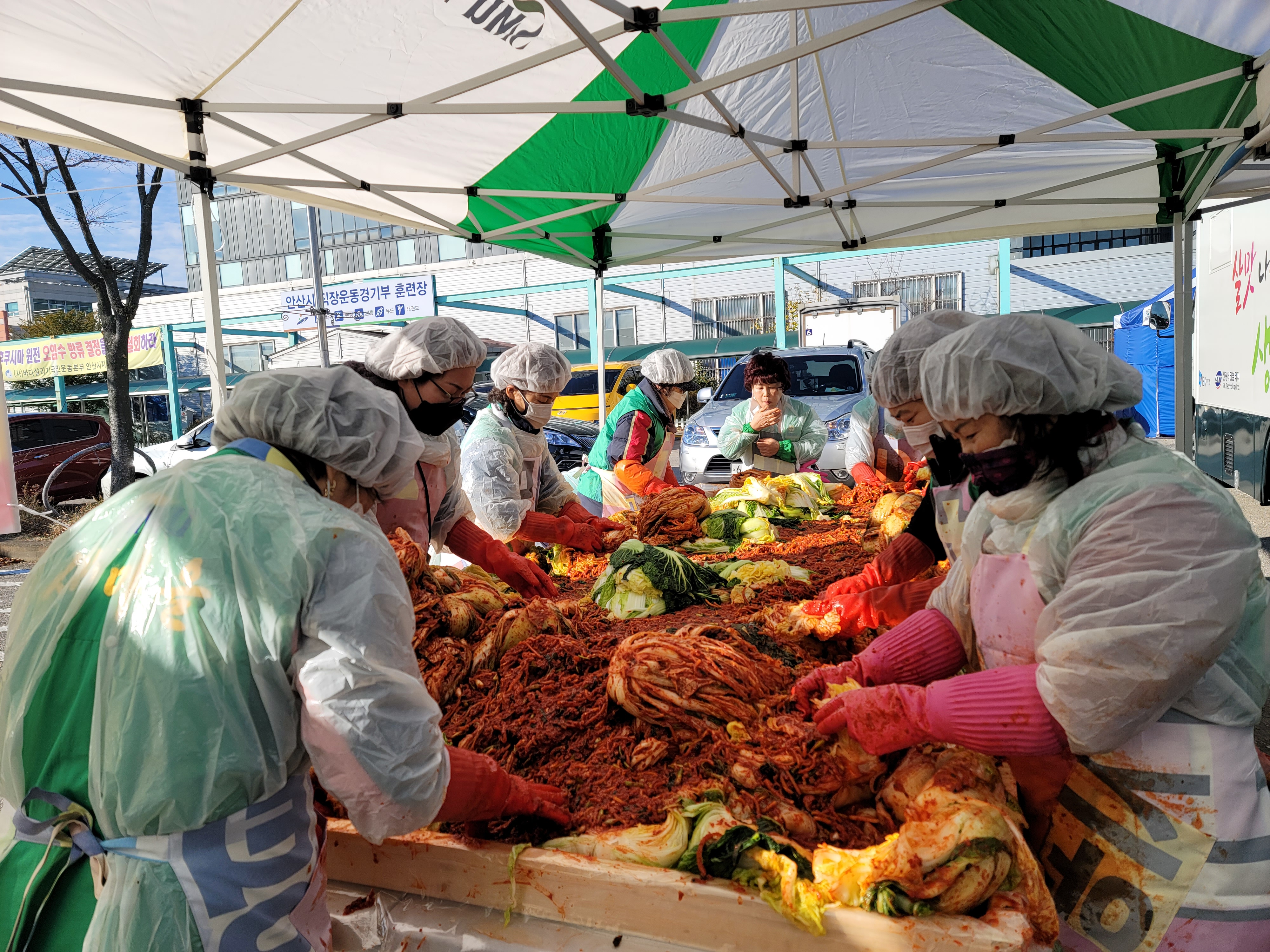 안산시새마을회,‘사랑 더하기, 행복 곱하기 김장 담그는 날’행사