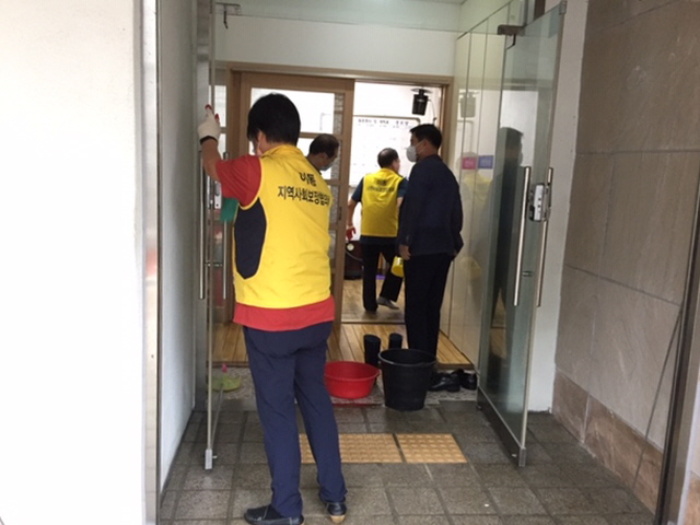 안산시 이동 지역사회보장협의체, 경로당 방역 실시