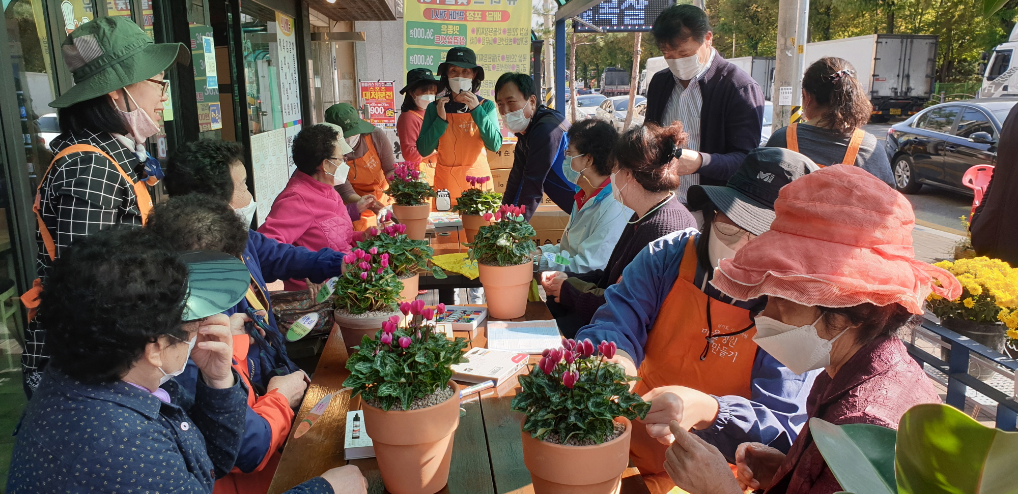 안산시 일동 상점가사람들, 어르신 초록친구 맺기 진행