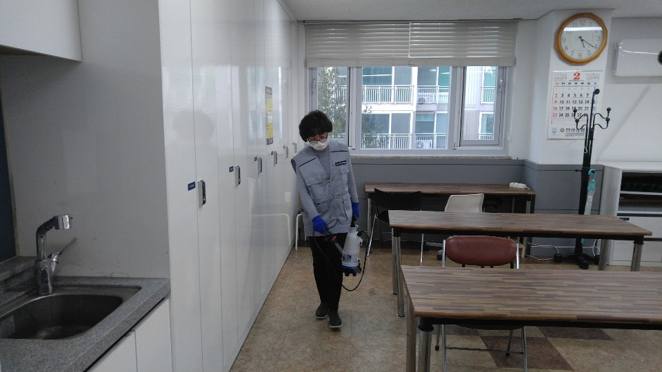 호수동, 코로나19 확산 방지 위해 청사 방역 실시