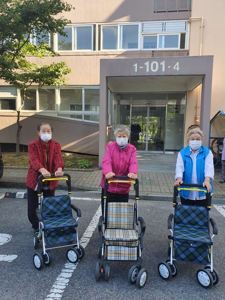 안산시, ㈜한두건설로부터 사할린 동포 어르신 위한 보행보조기 30대 기탁 받아