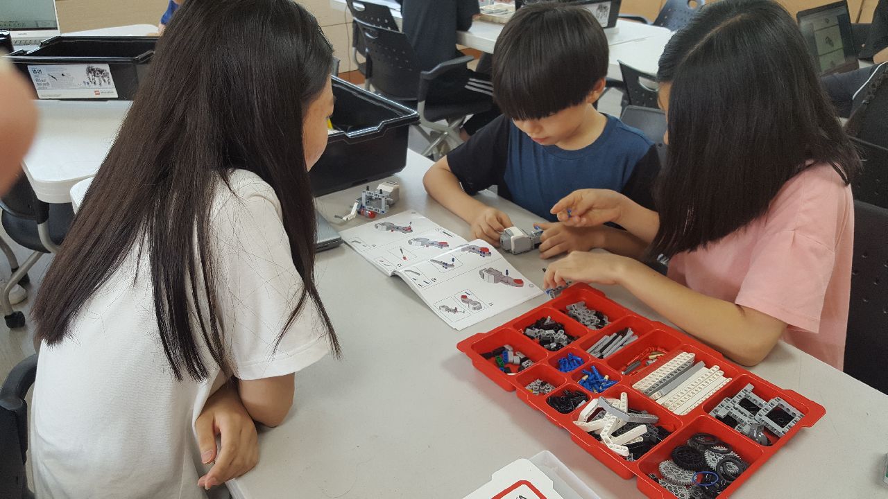 고교생들 재능기부로 초등생에게 ‘코딩 교육’ 실시