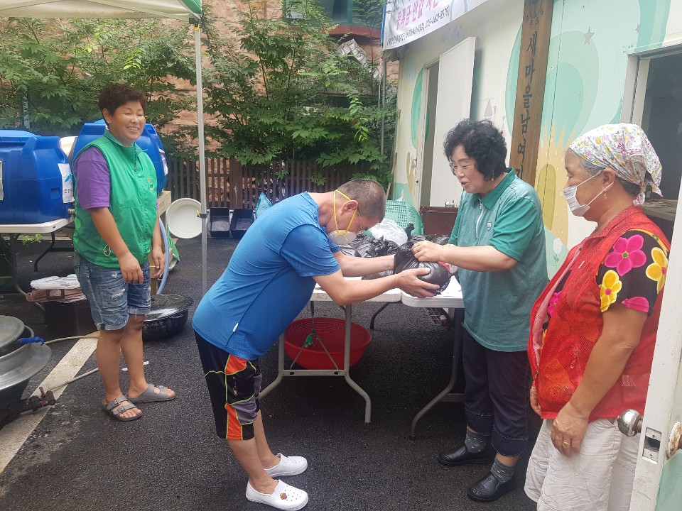 선부3동 새마을남녀협의회, 복달임 삼계탕 나눔 행사 개최