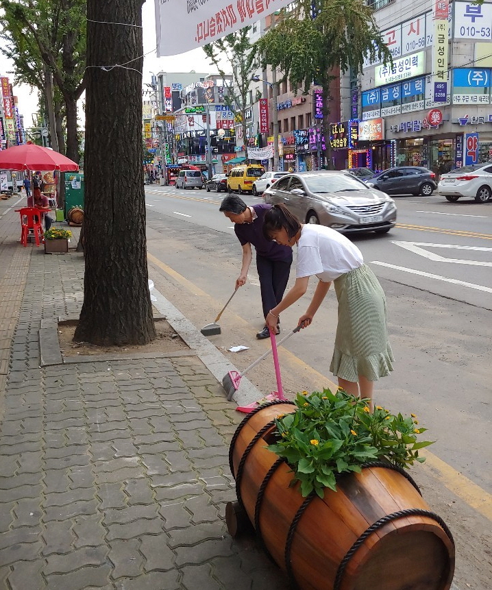 글로벌 원곡동 ‘춘심1번가’환경 정비 실시