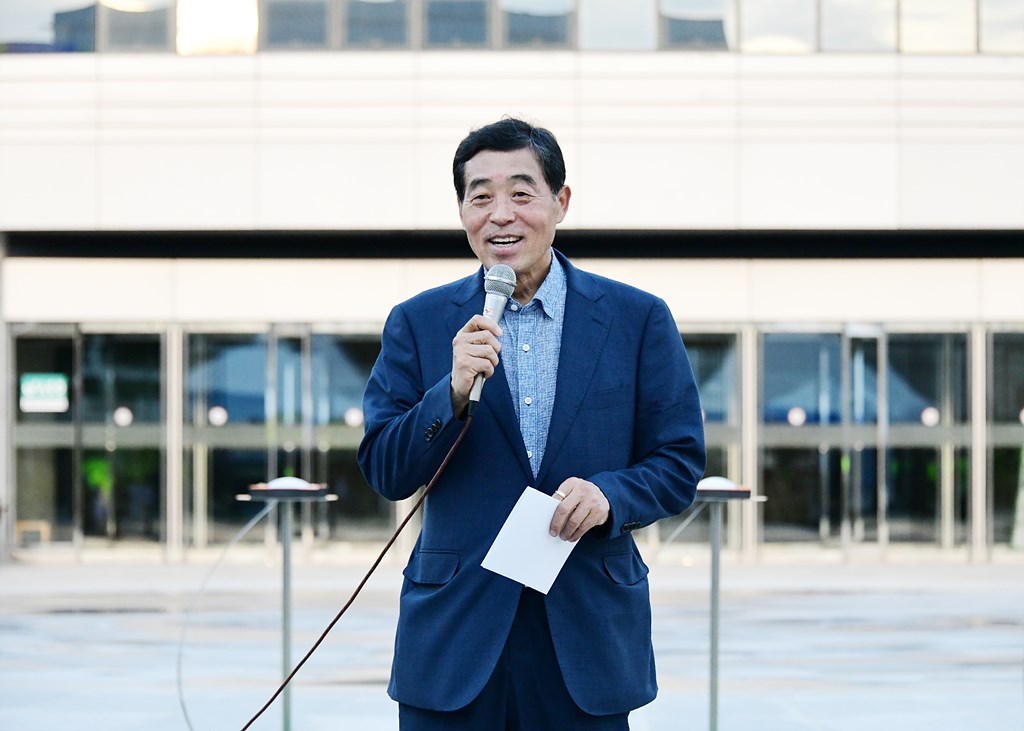 발걸음 멈추고 구경하세요…문화예술전당 음악분수 ‘큰 호응’