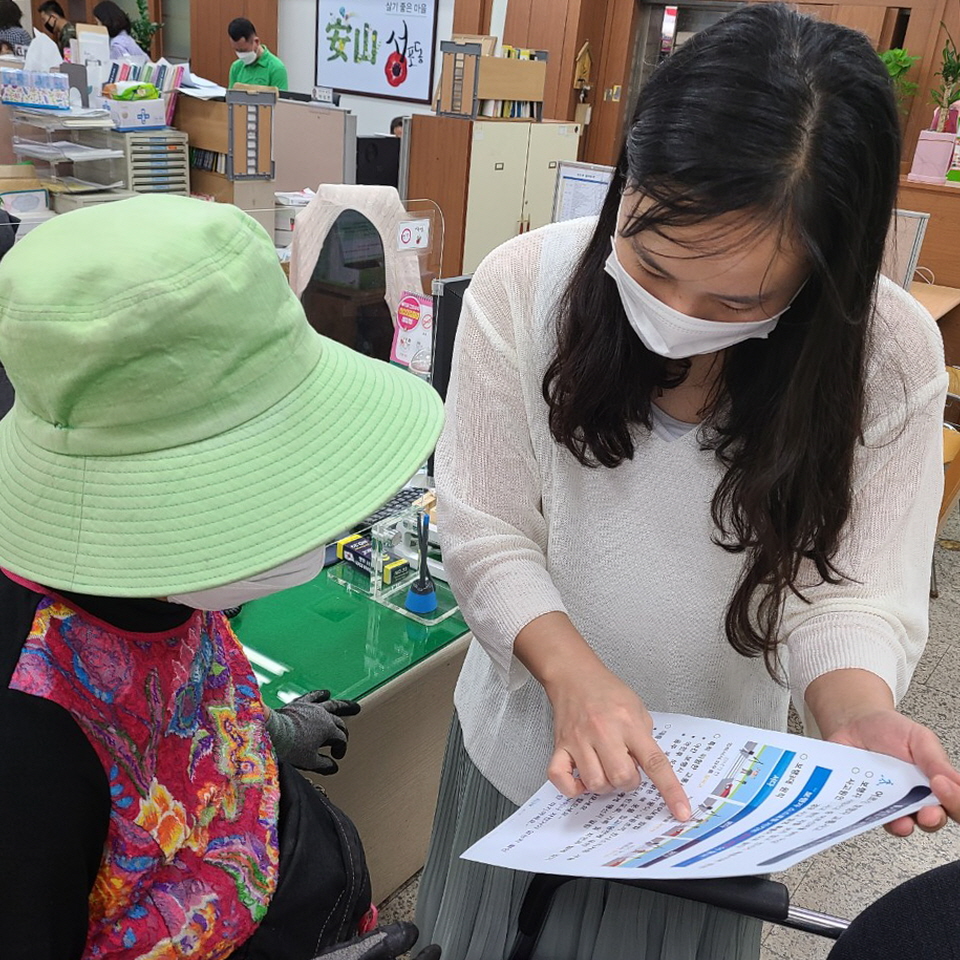 안산시, 폐지 줍는 어르신 안전교육 실시