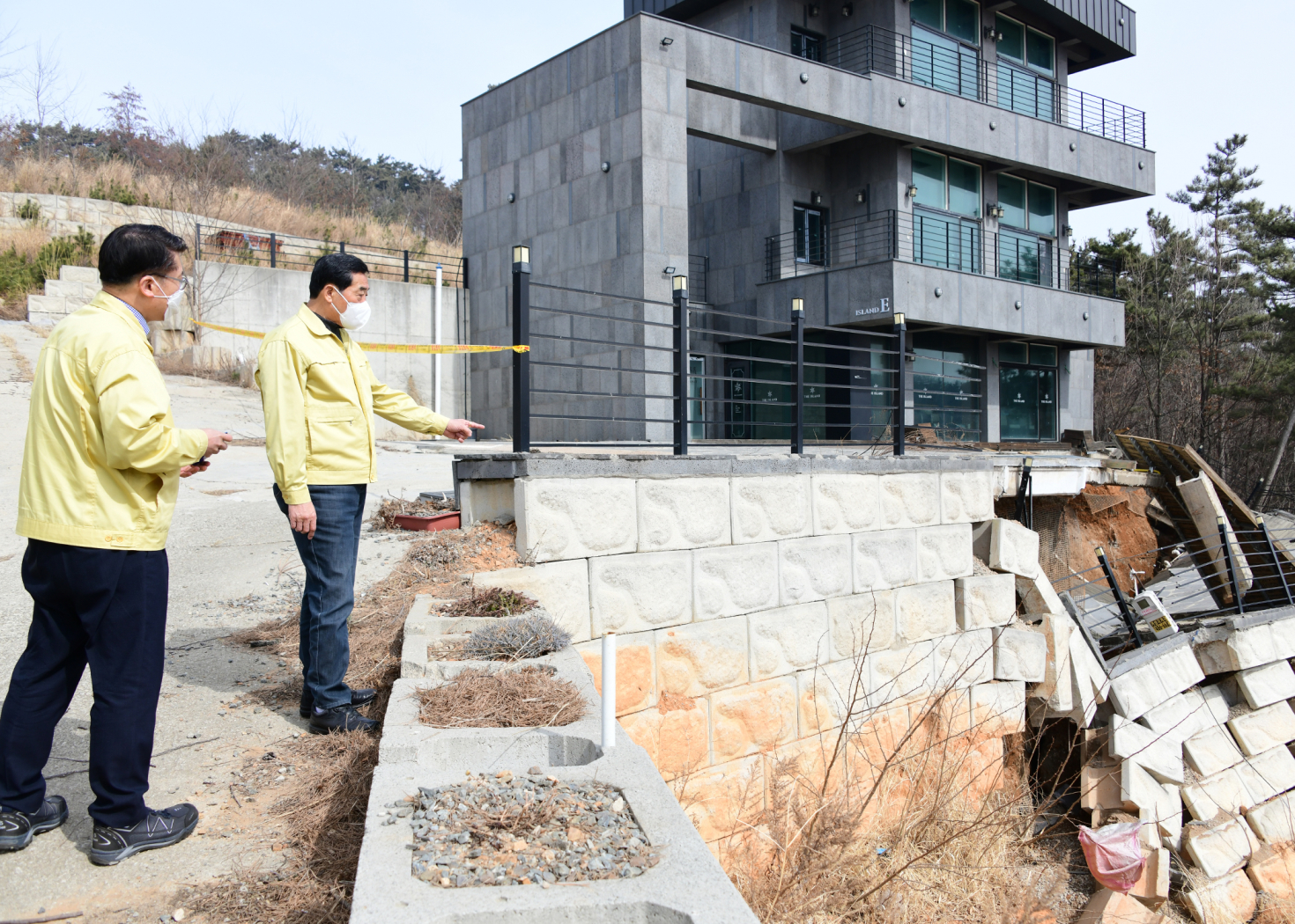안산시, 대부도 사유지 옹벽붕괴 긴급 안전조치 실시