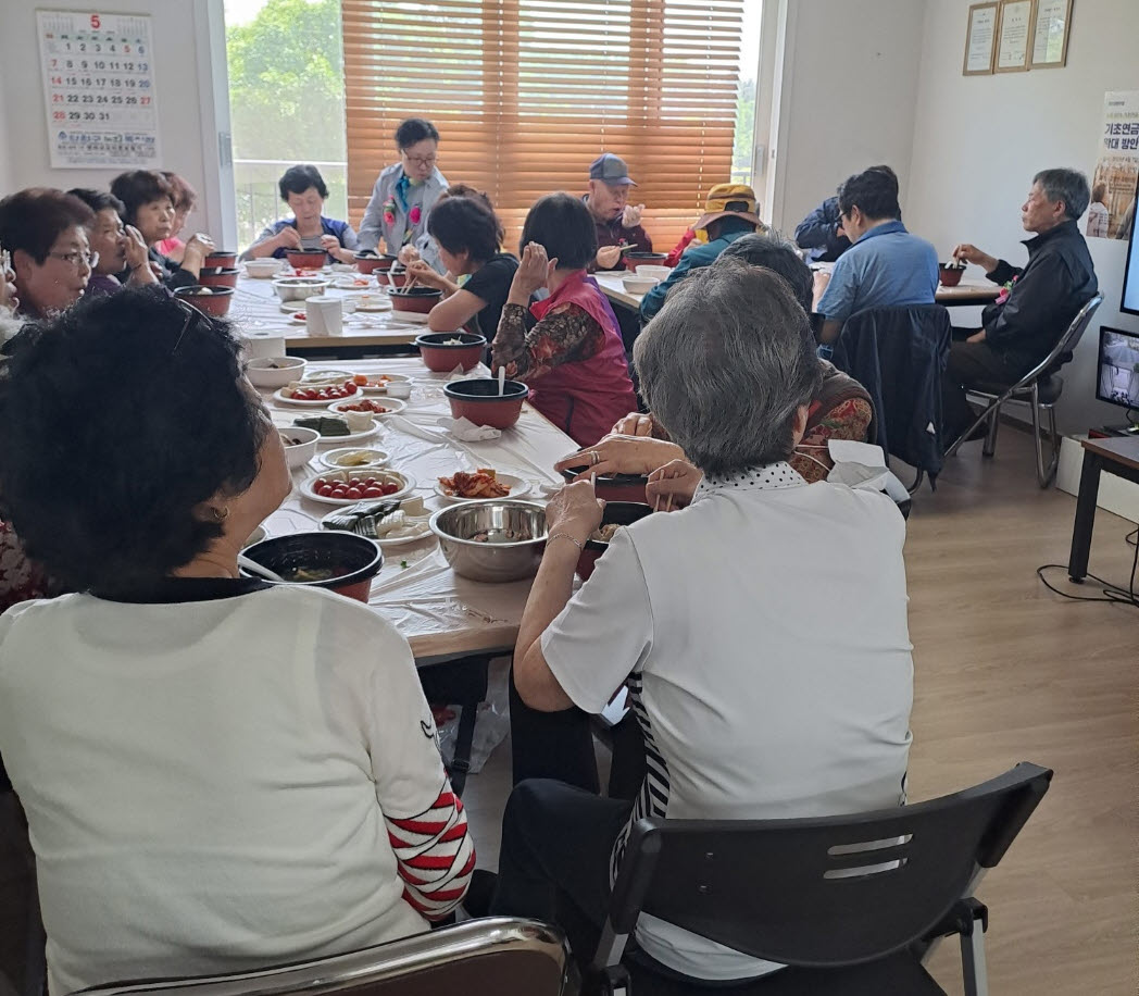 안산시 선부1동 관내 경로당, 어버이날 어르신 점심 대접