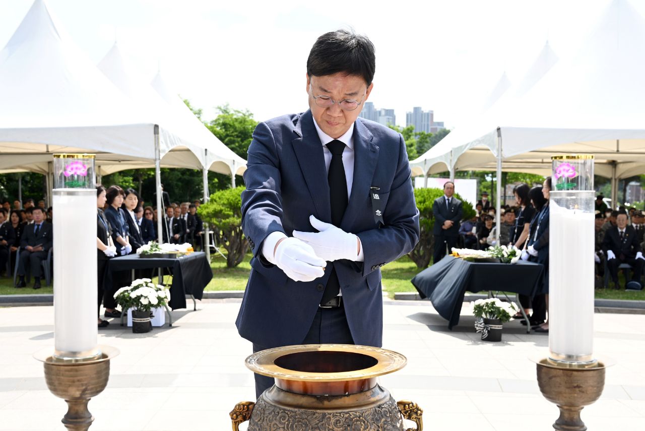 안산시, 제68회 현충일 추념식 거행...독일 아헨특구시 사절단 참배 동참