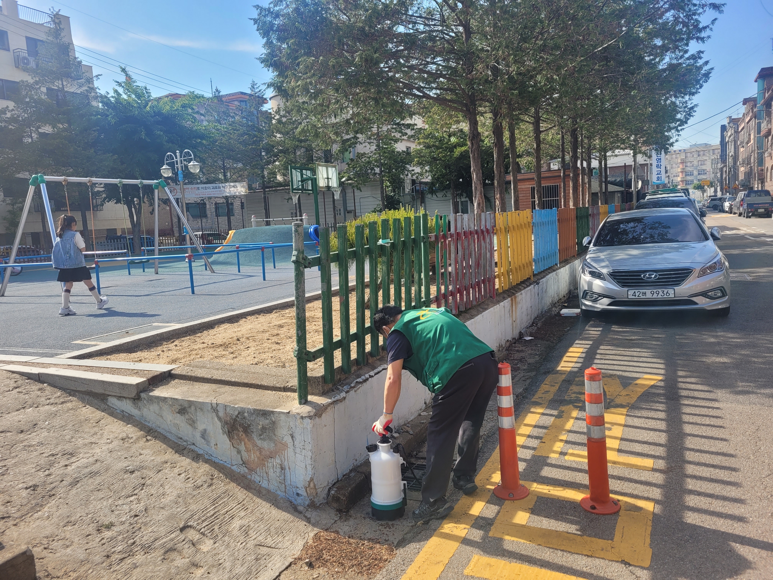 안산시 고잔동 새마을지도자협회, 주택가 집중 모기방역 실시
