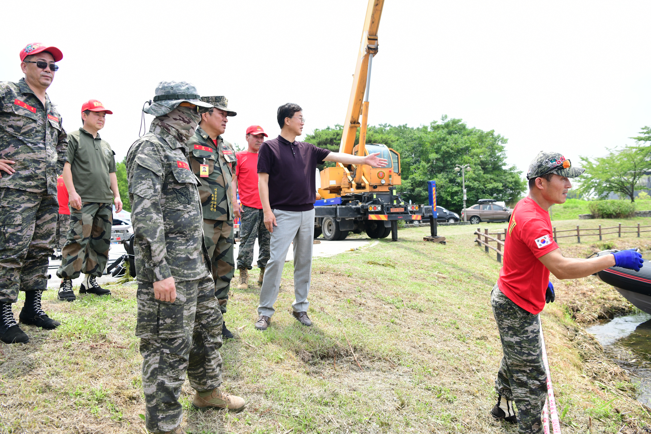 이민근 안산시장, 해병대전우회와 화랑유원지 수중 정화 활동 벌여