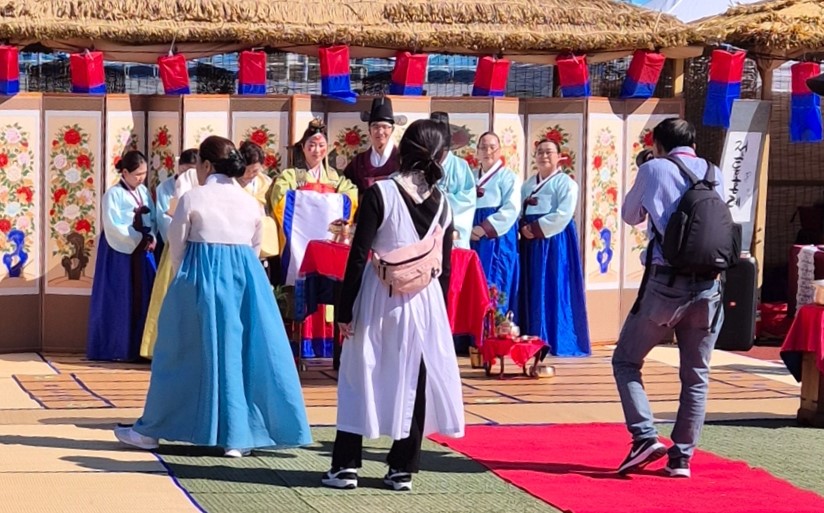 안산시, 김홍도문화제서 시민 3쌍 전통 혼례 올려“결혼 장려”