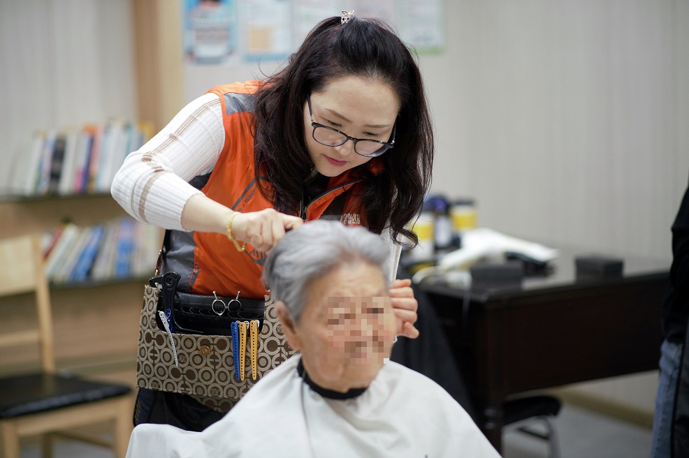 안산시 고잔동 지사협, 맞춤형 복지서비스‘찾아가는 이미용 봉사’진행