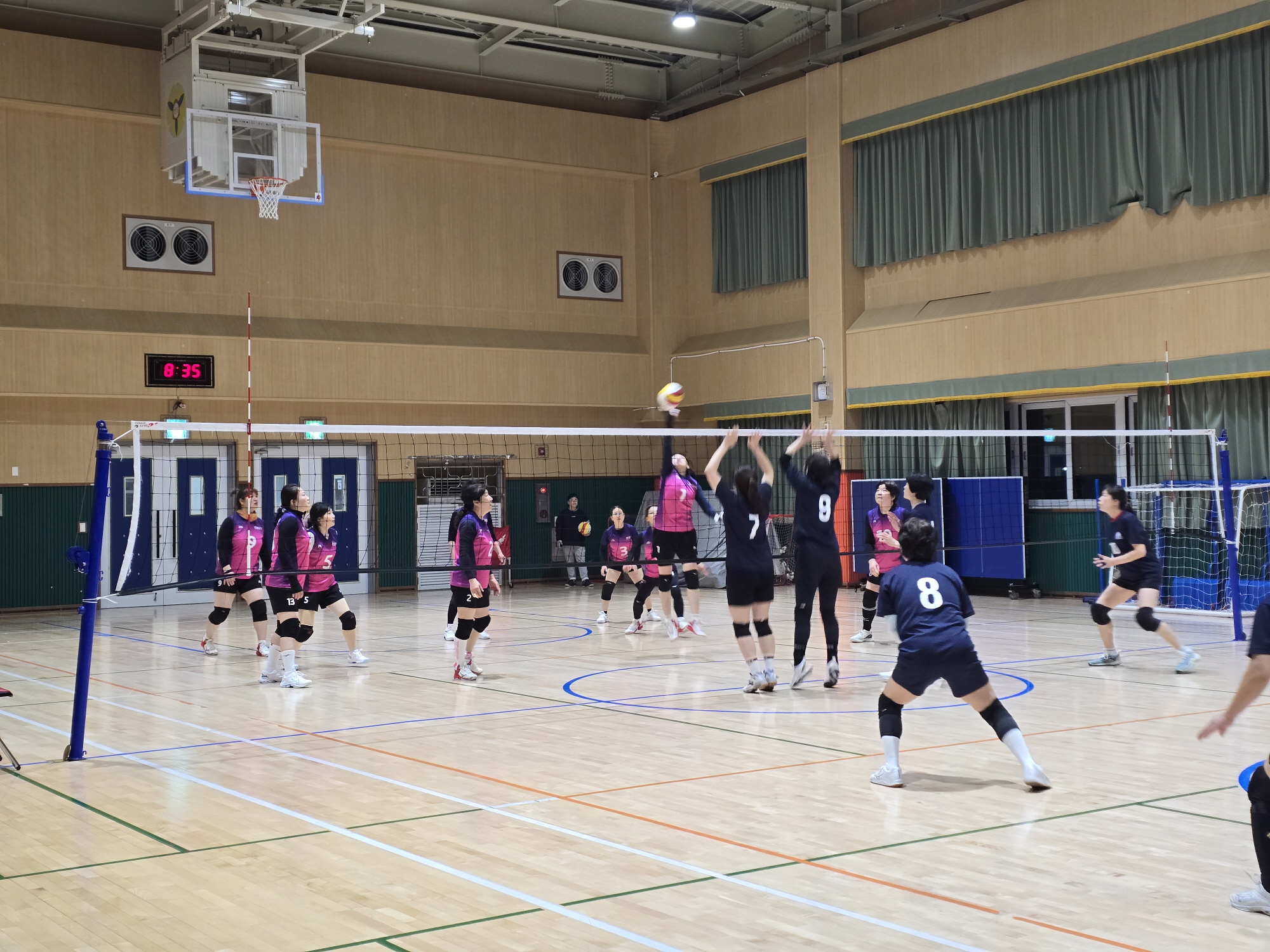 안산시 선부2동 여성배구단, 성포동 여성배구단과 친선경기 가져