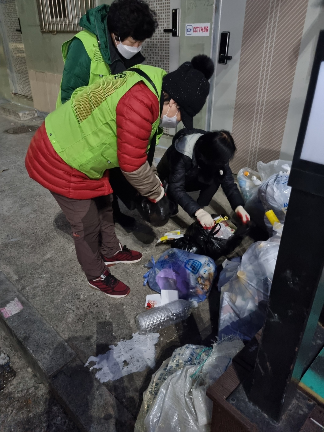안산시 단원구, 다문화특구 내 쓰레기 불법투기 민·관 합동단속