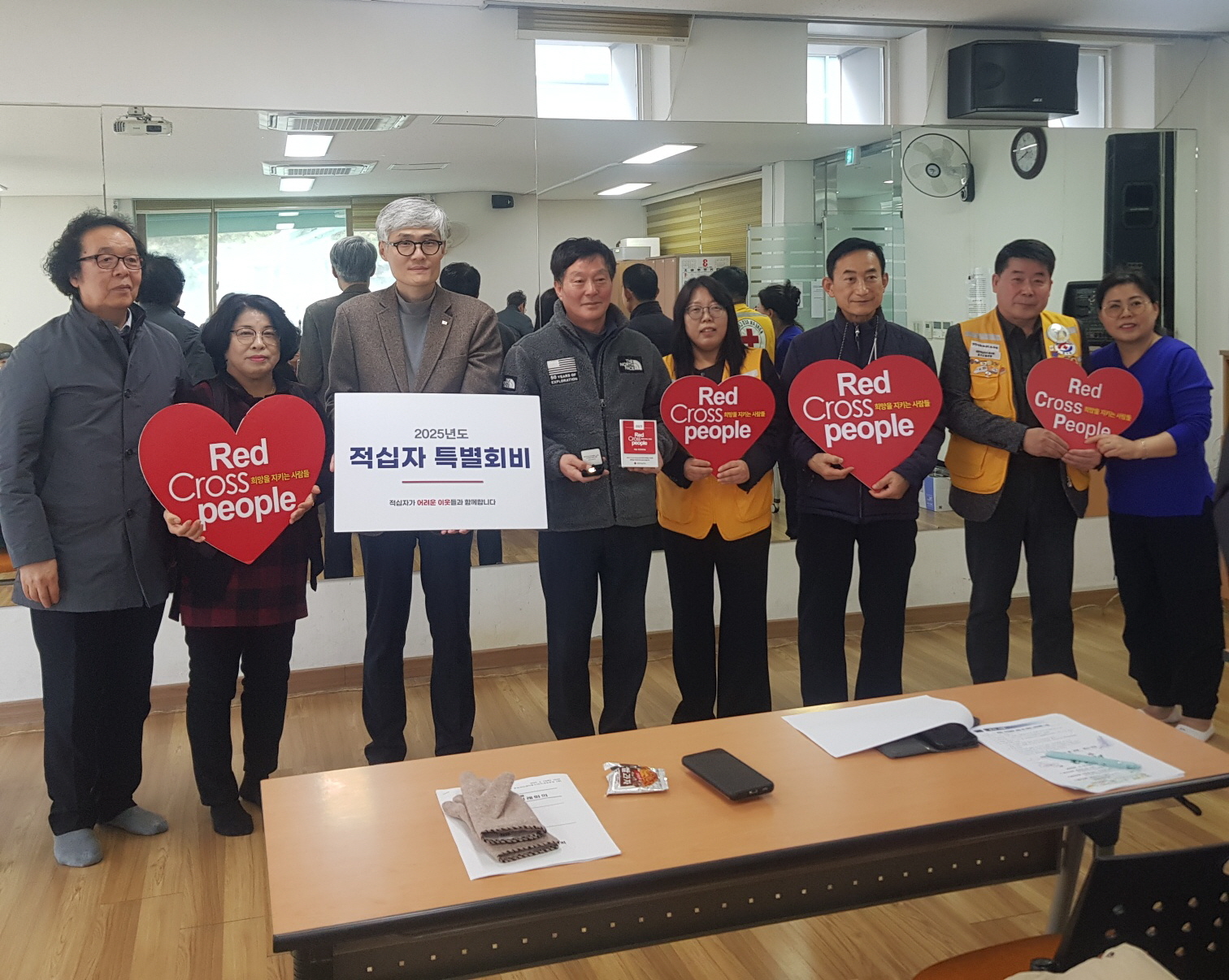 안산시 이동 주민자치회, 적십자 특별회비 100만원 전달