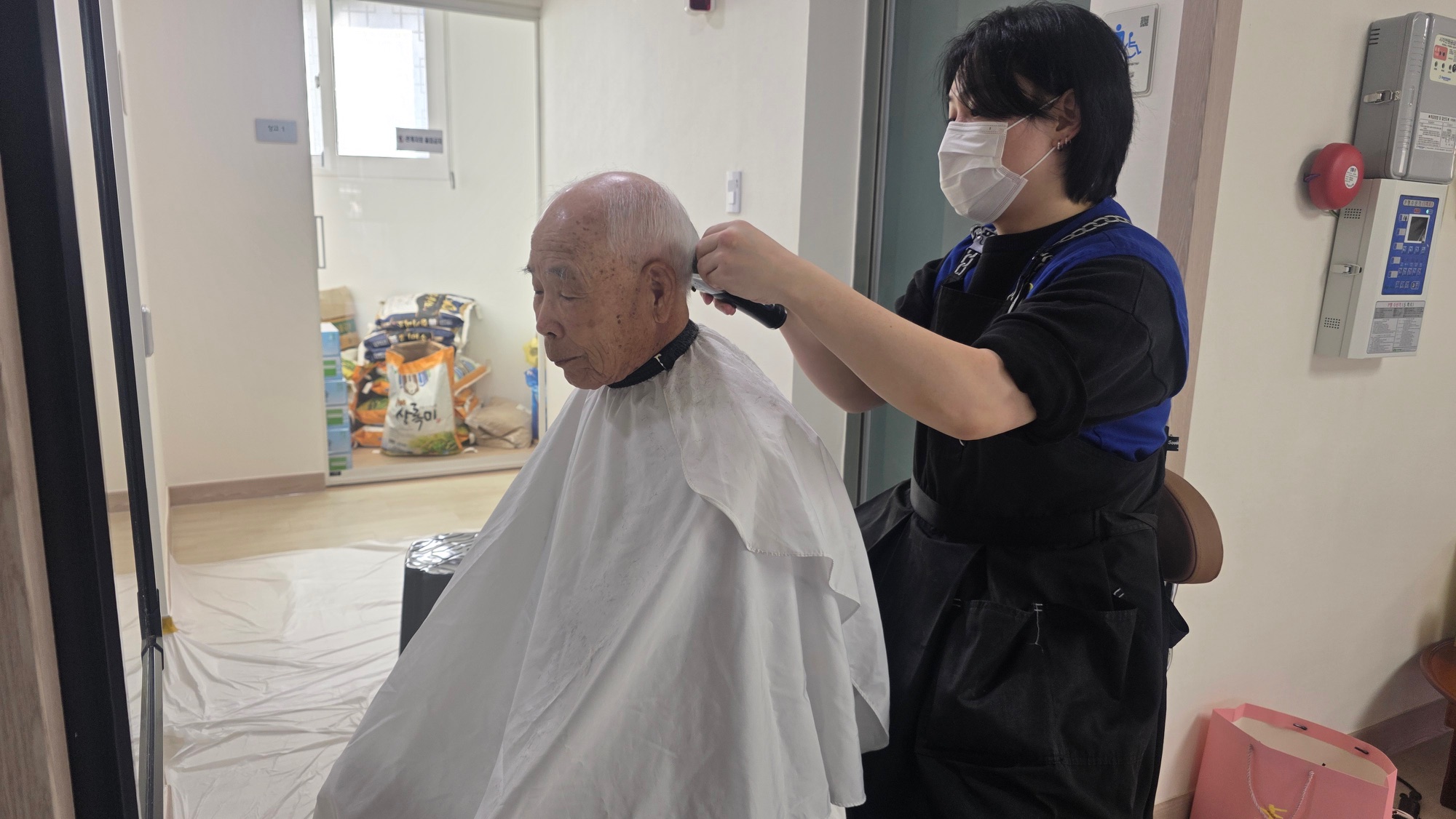 안산시 안산동 바르게살기위원회, 경로당 이미용 봉사활동 펼쳐