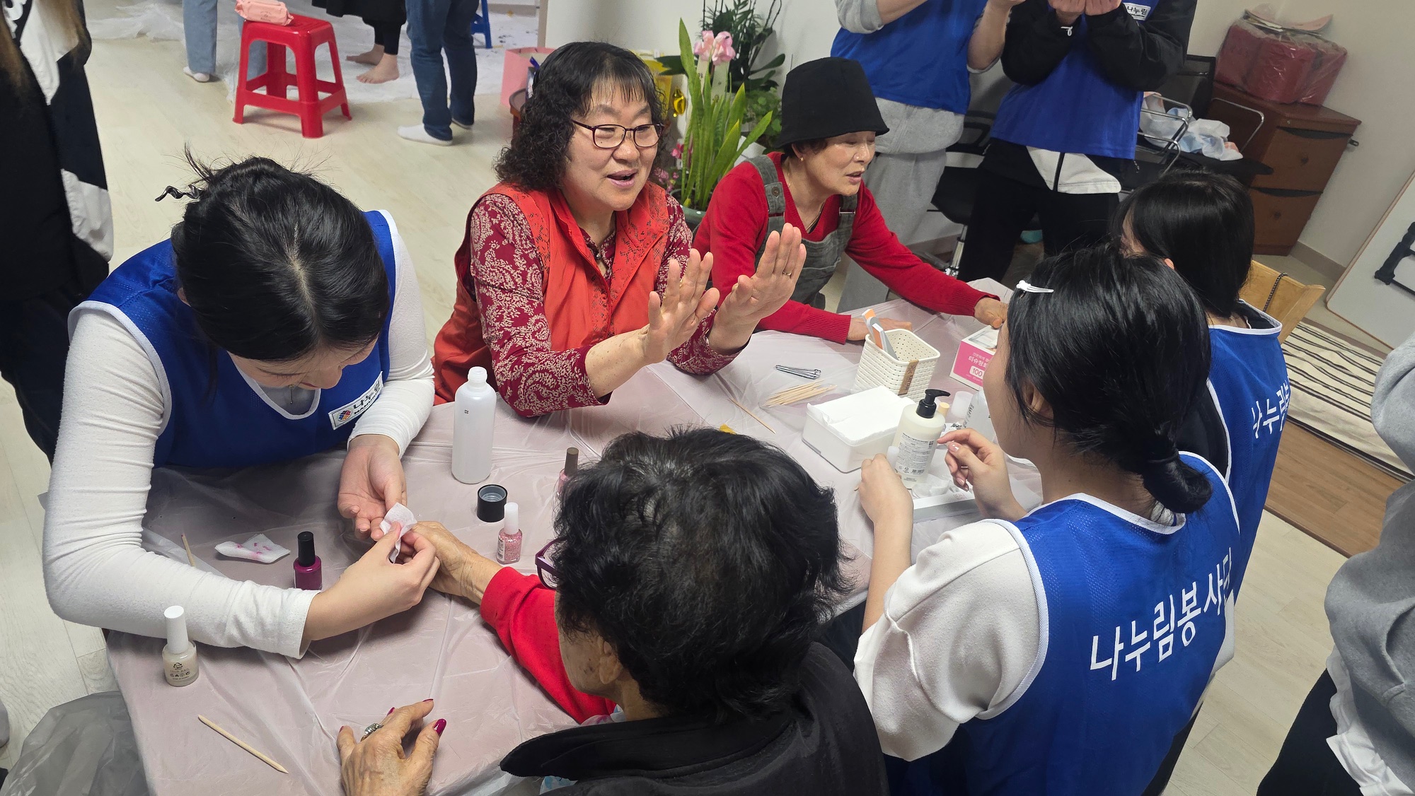 안산시 안산동 바르게살기위원회, 경로당 이미용 봉사활동 펼쳐