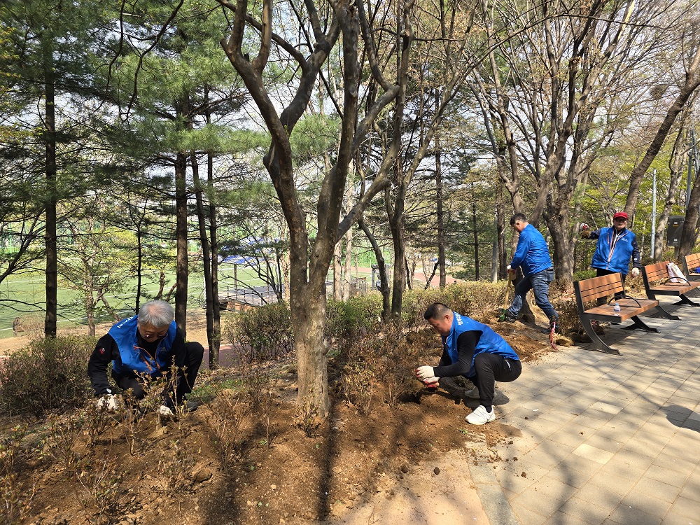 안산시 선부2동, 8개 직능단체, 식목 행사 개최