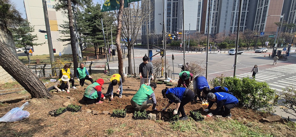 안산시 선부2동, 8개 직능단체, 식목 행사 개최