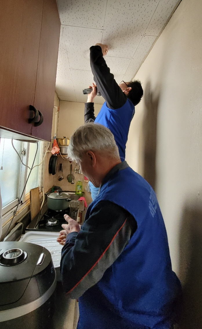 안산시 선부2동 바르게살기위원회, 경로당 소규모 수리·수선 지원