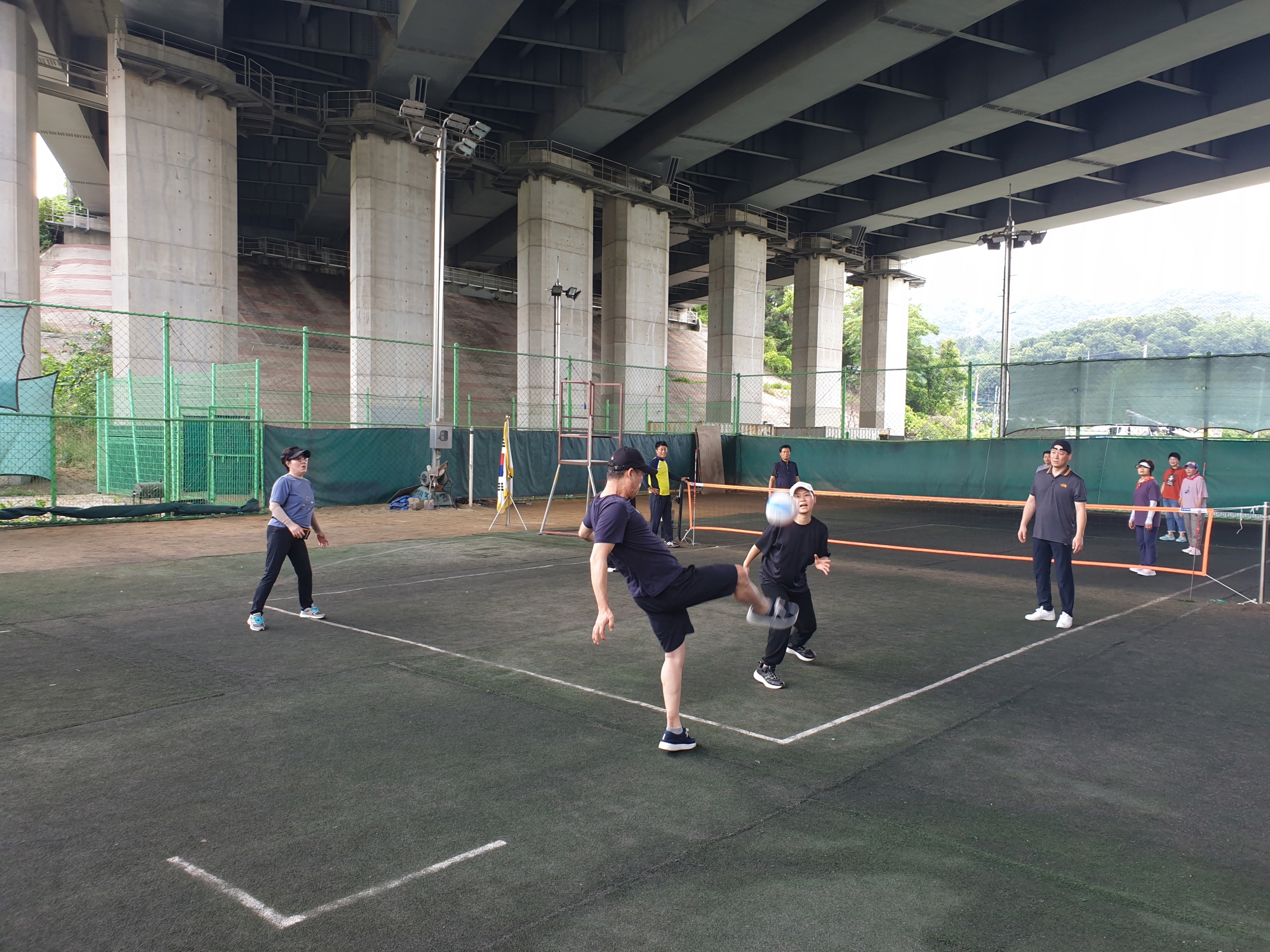 안산시 안산동 체육회,‘2025 소통하고 웃고 즐기는 족구대회’개최
