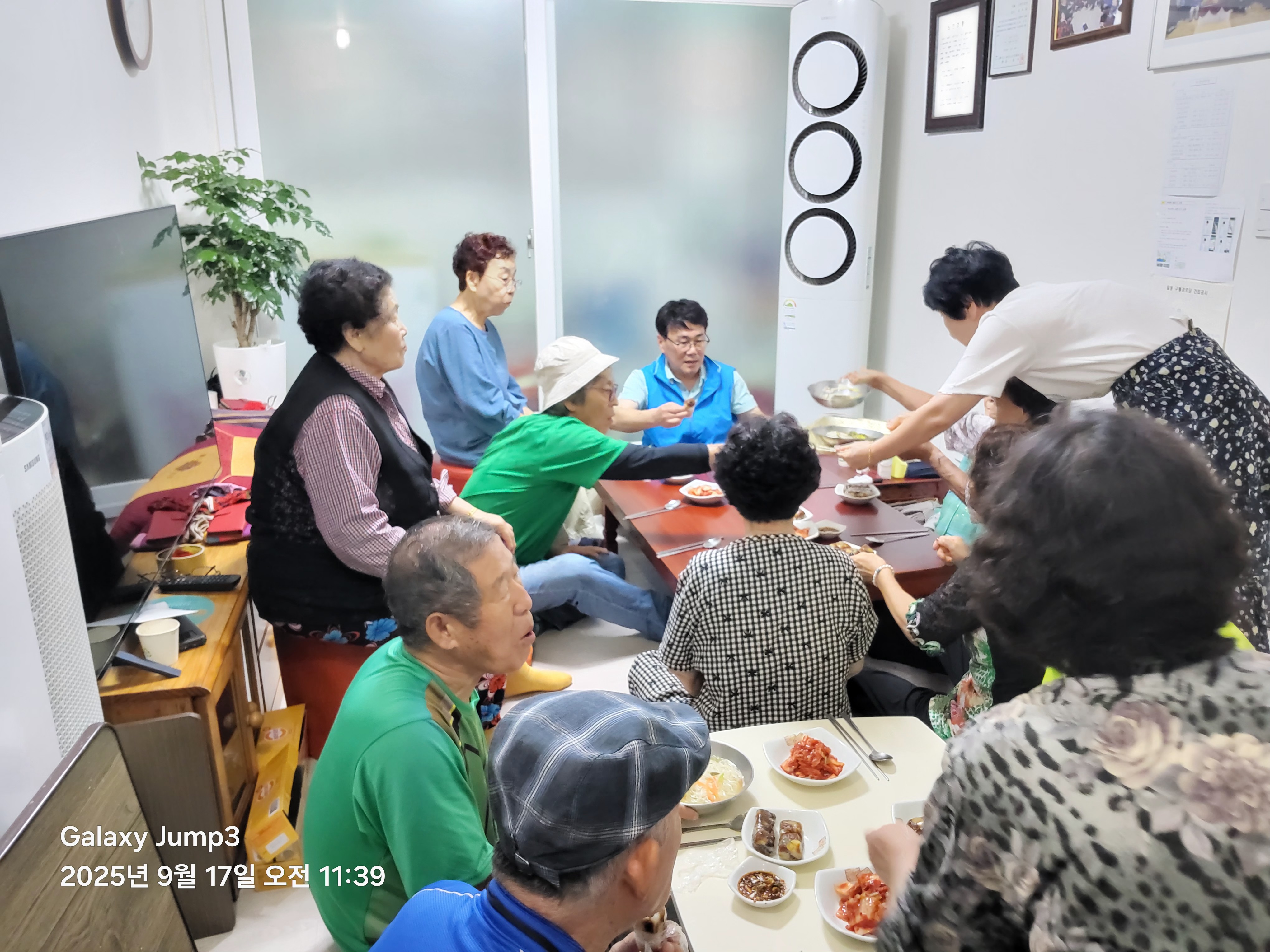 누리봄봉사단, 안산시 일동 구룡경로당에 국수 나눔 행사