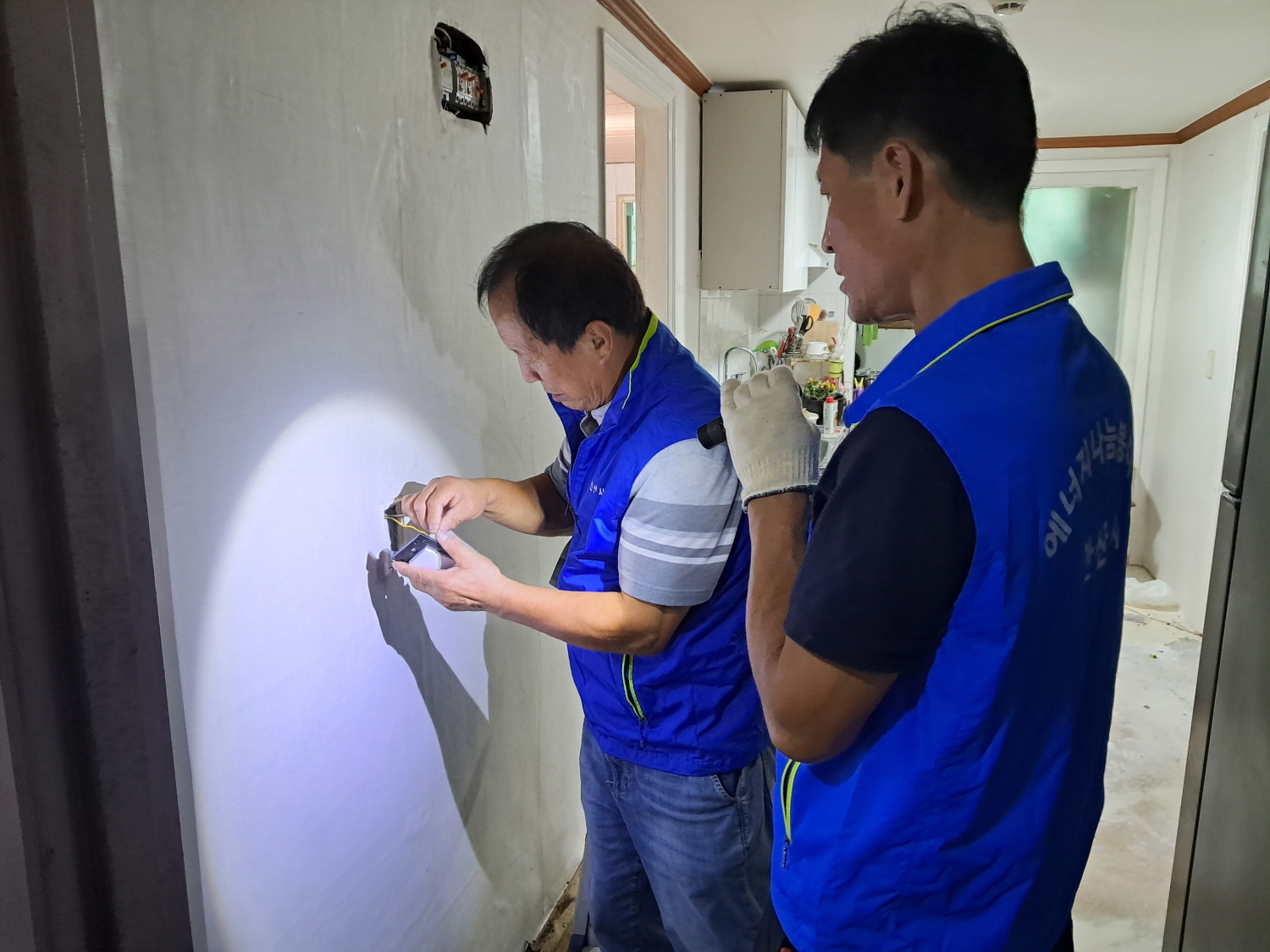 안산에너지나눔봉사단, 에너지 취약계층 찾아 재능기부 봉사