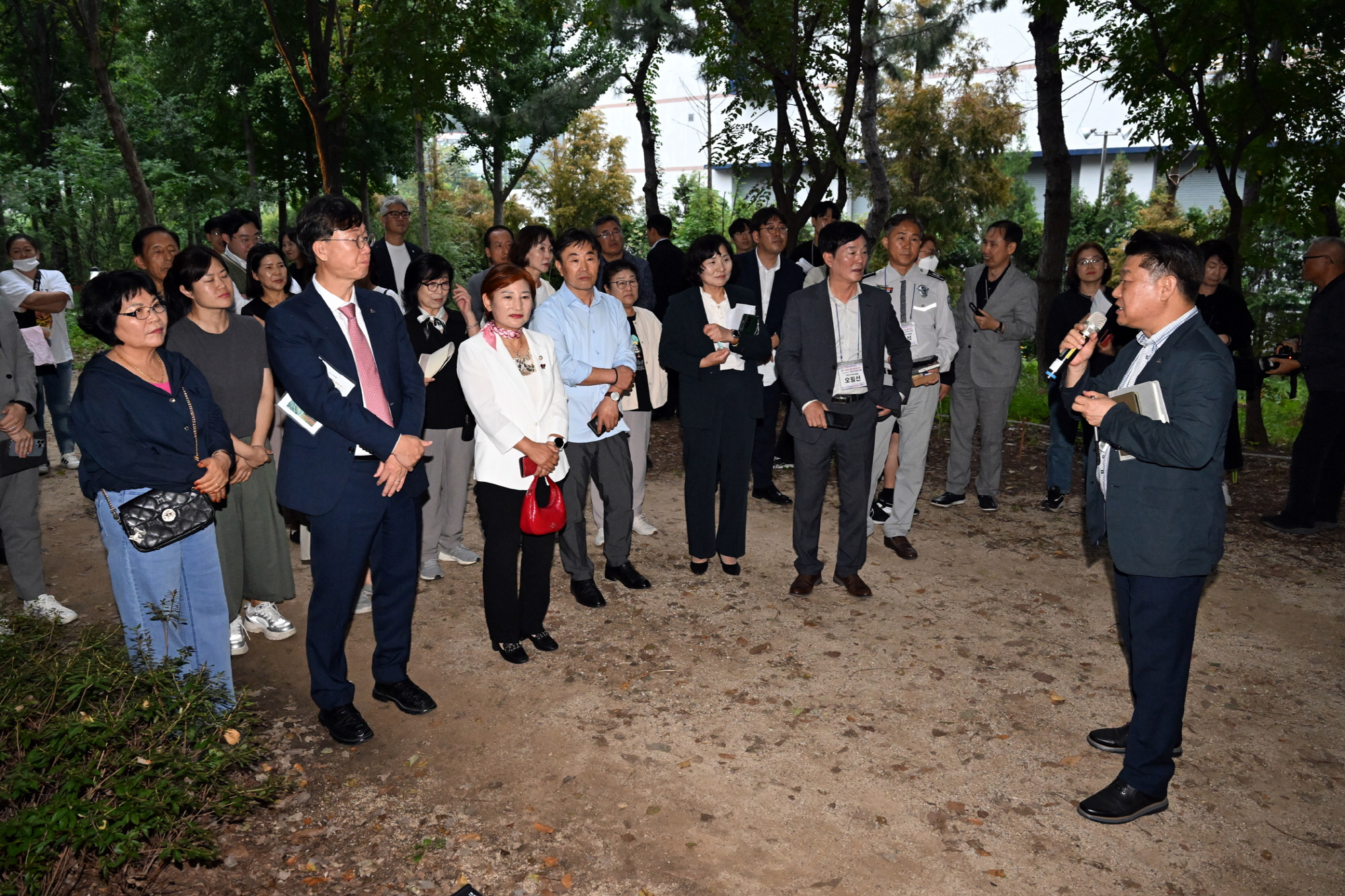 이민근 안산시장, 이동 주민과 소통… 완충녹지 민원 현장 찾아