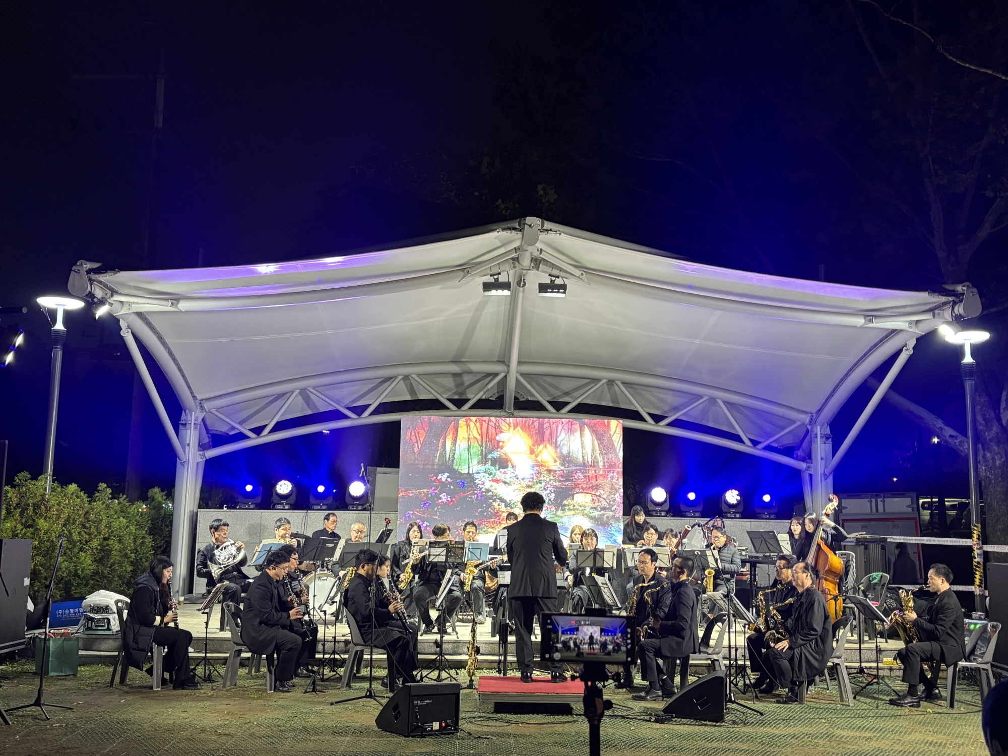 안산시 사이동 주민자치회, 어울림공원에서 가을 음악회 성황리 개최