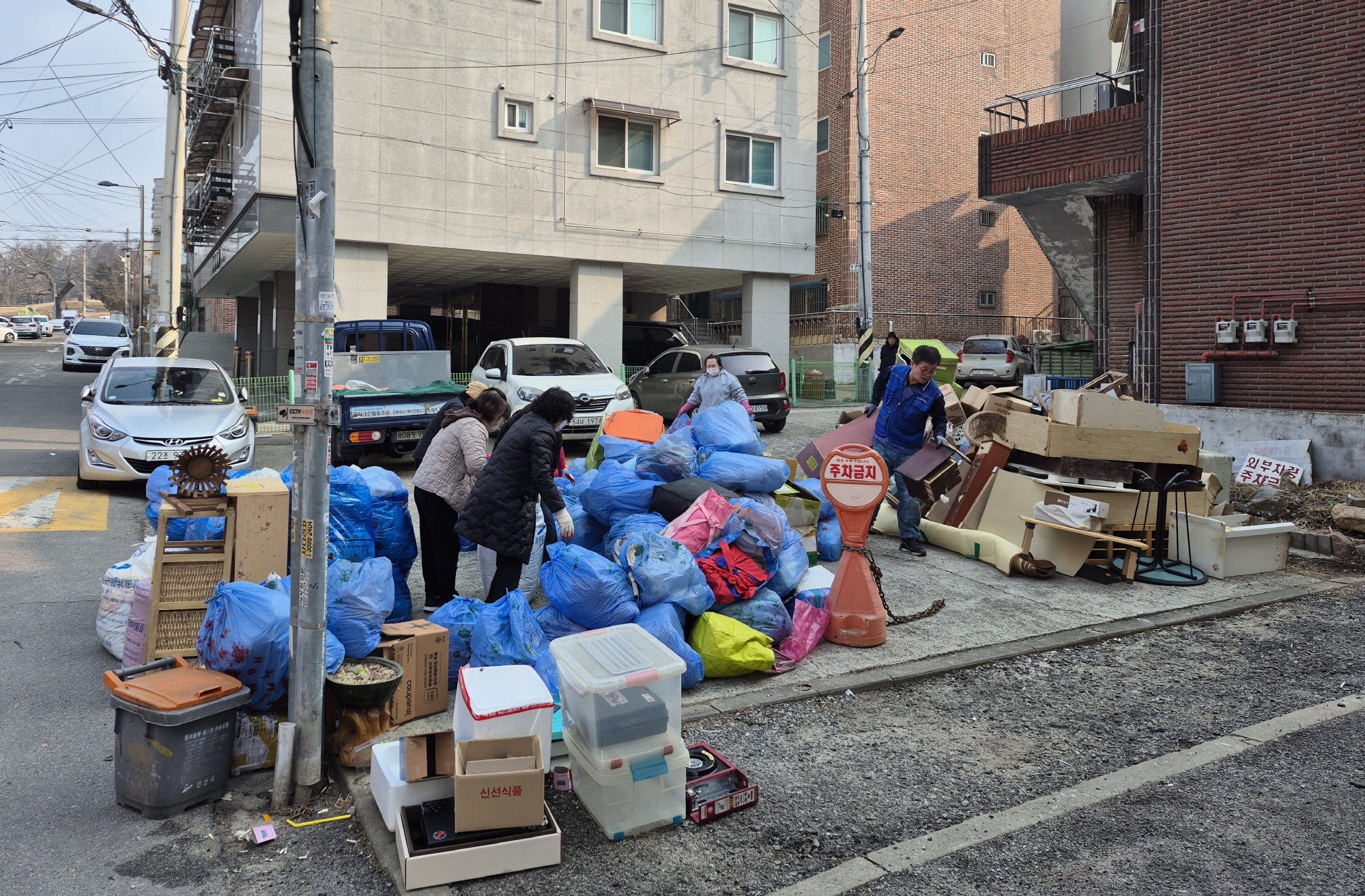 안산시 안산동,“다시 시작할 수 있도록”저장강박증 위기가구에 희망의 손길