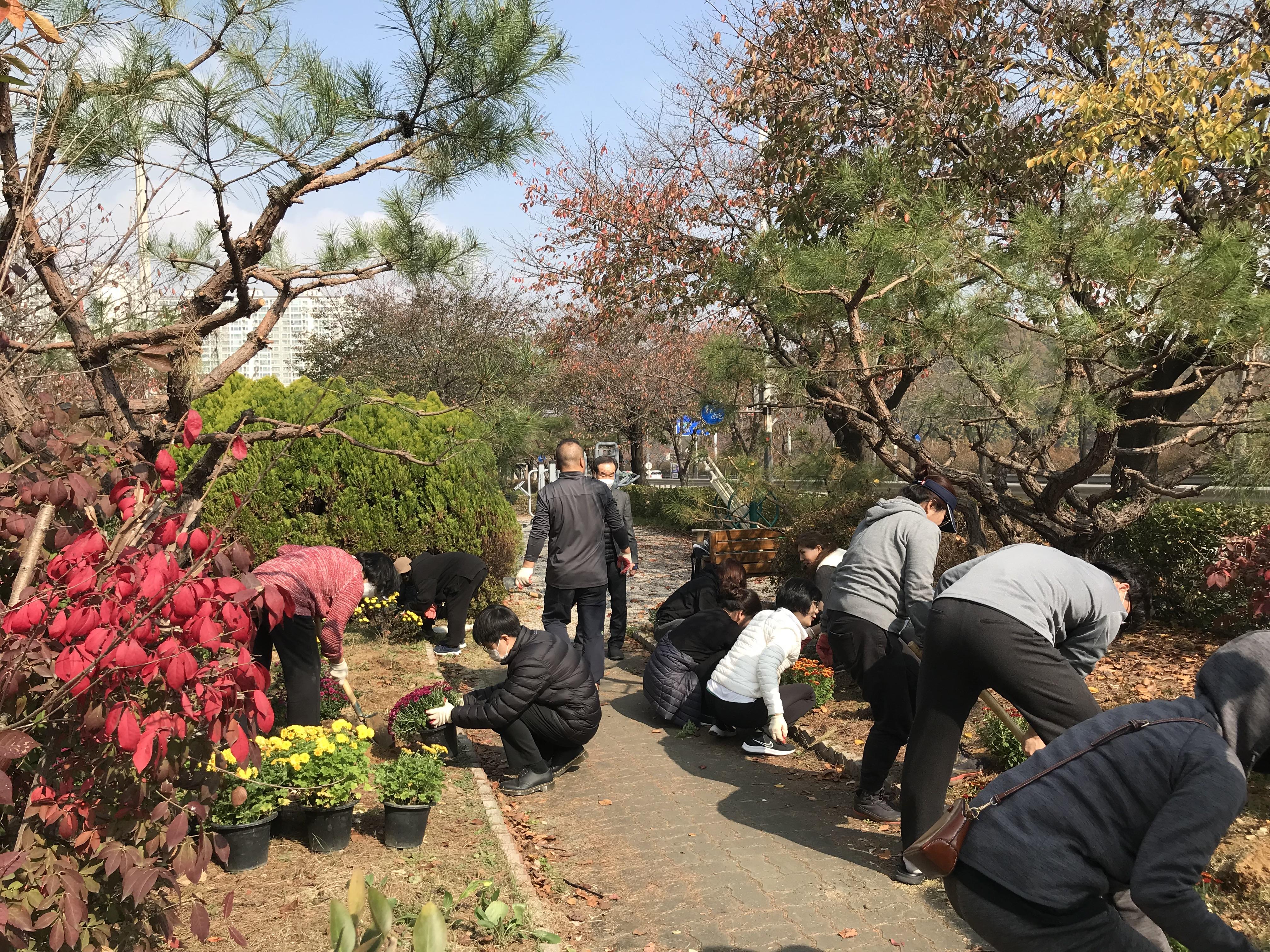 안산시 반월동 주민자치회, 주민 스스로 쌈지공원 가꾸기