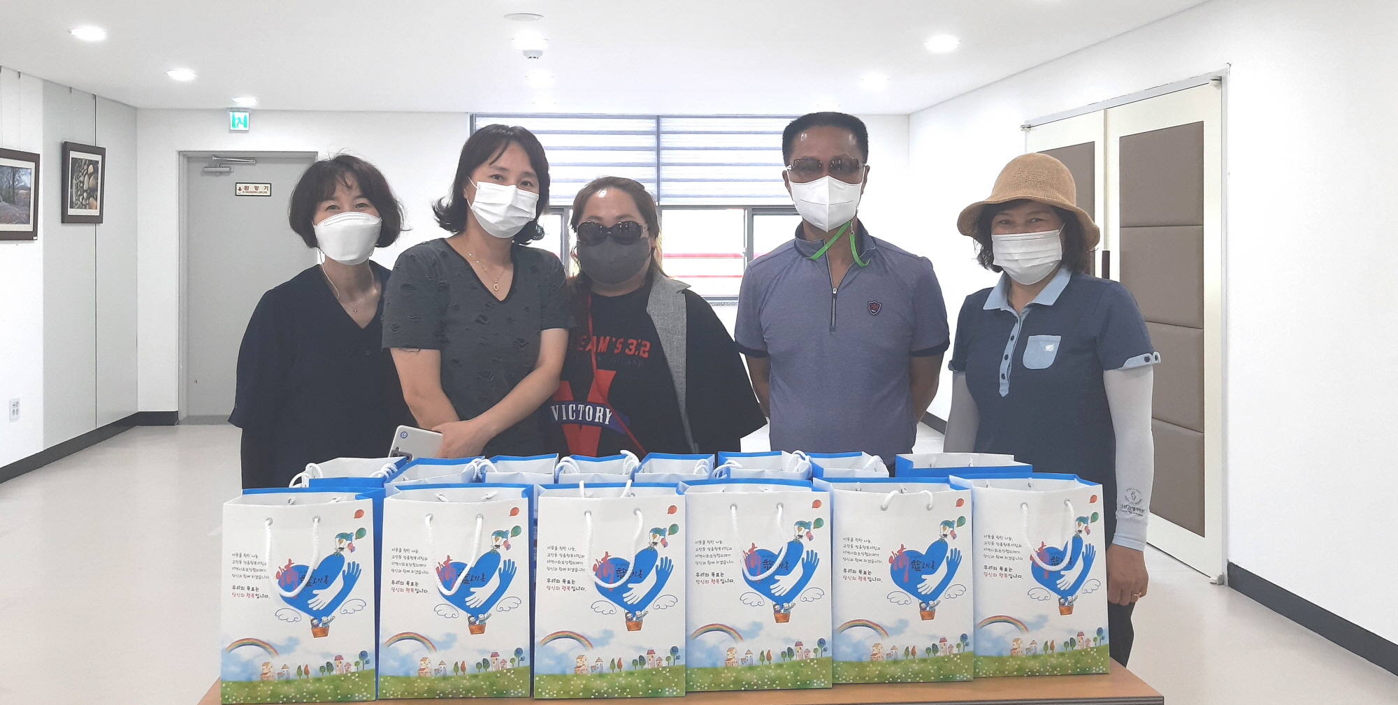 안산시 고잔동 지역사회보장협의체, 취약계층에 직접 재배한 상추 전달