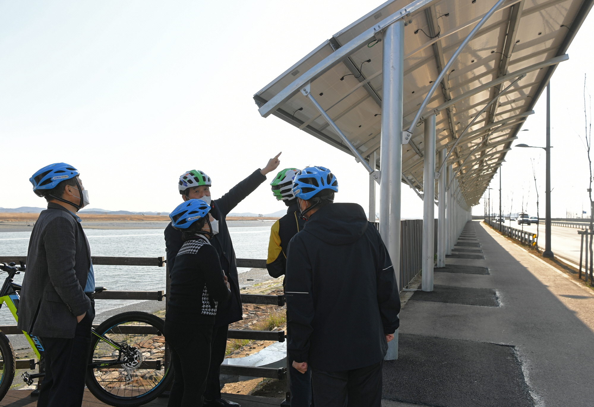 안산시, 시화호 수변도로 태양광 그늘막 설치 사전점검