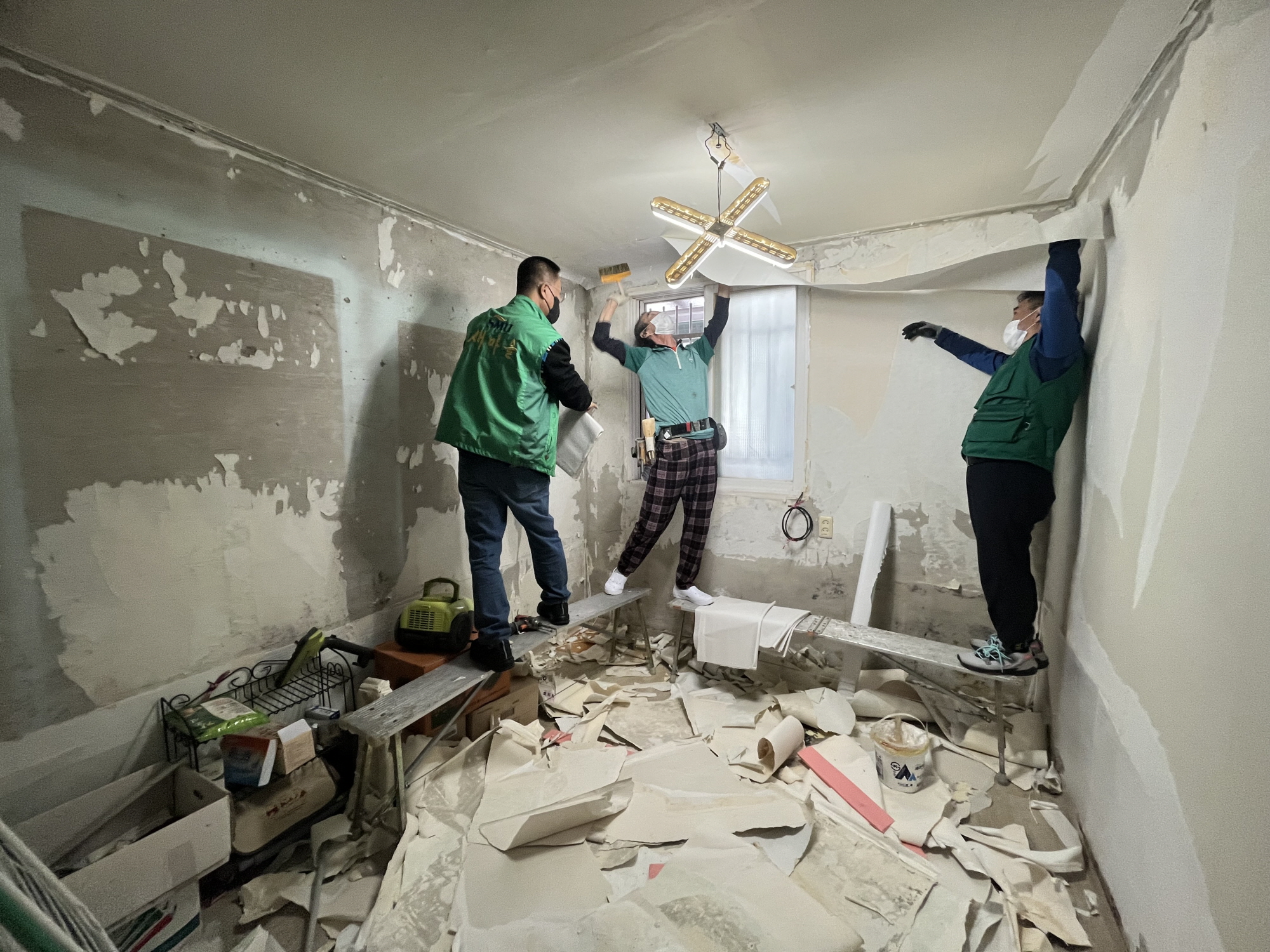 안산시 고잔동 새마을회, 집수리 봉사와 사랑의 반찬 나눔