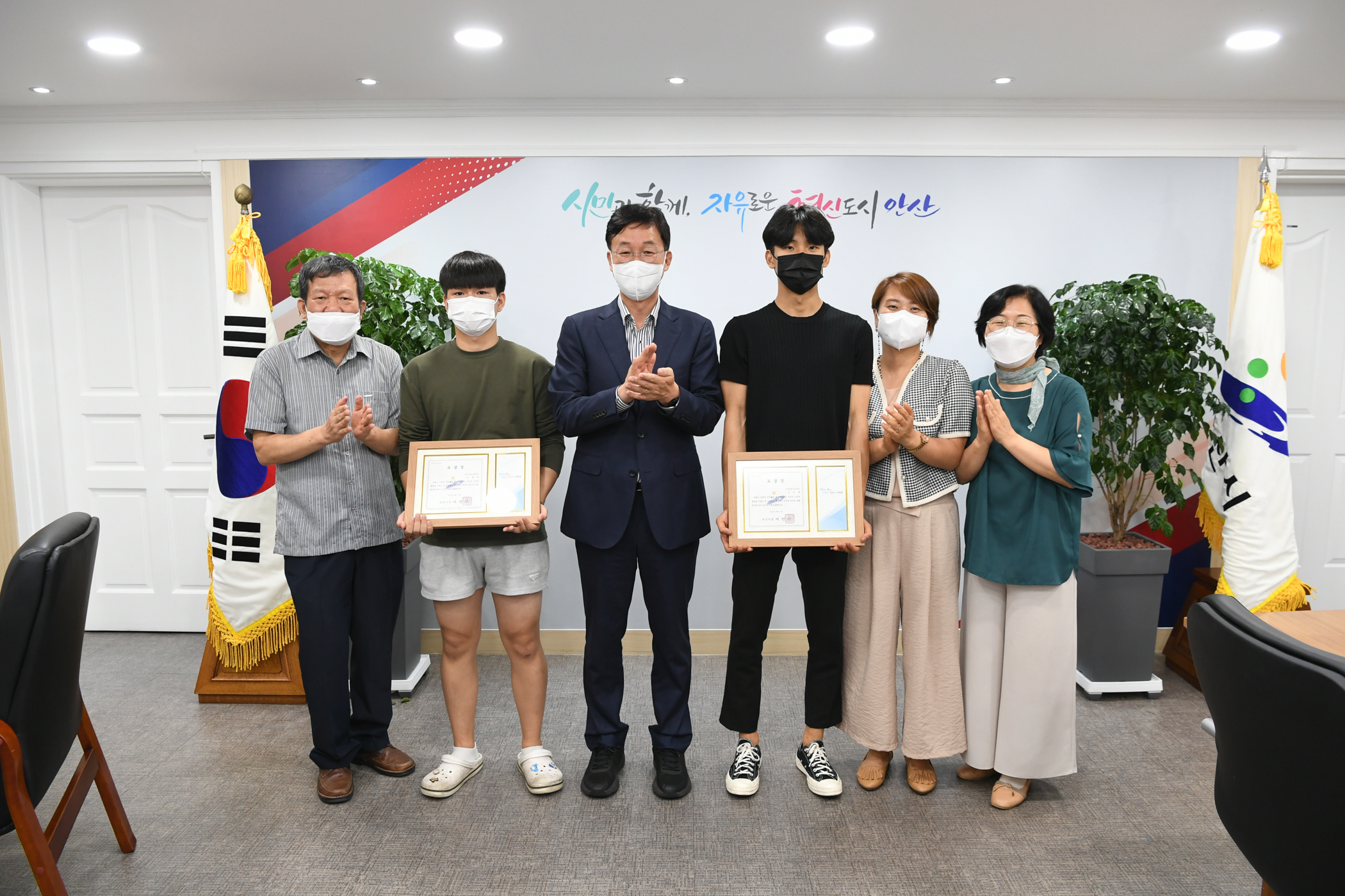 안산시, 선행 베푼 안산공고 학생들에게 표창장 수여
