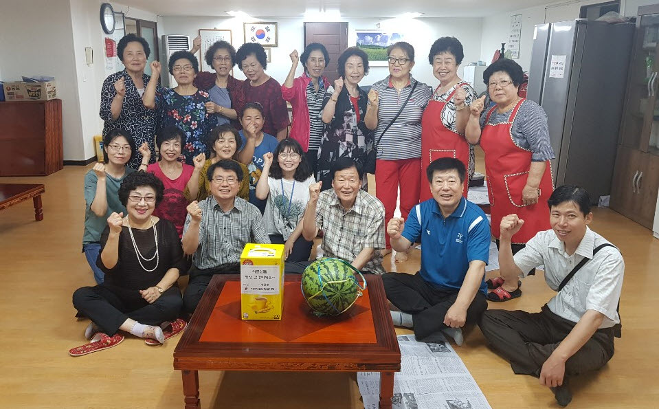 성포동, 경로당에 시원한 수박과 커피 전달