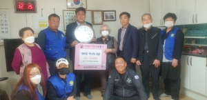 안산시 성포동, 박진영병원에서 경로당에 벽시계 후원