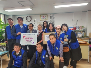 안산시 선부2동, 박진영병원에서 경로당에 벽시계 후원