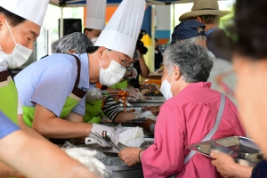 안산시자원봉사센터,‘사랑의 밥차’상록수역·선부광장서 10월까지 운영