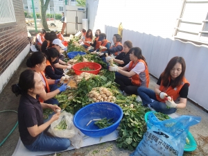안산시 고잔동 통장협의회, 총각김치 담가 이웃사랑 실천