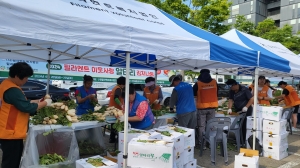 (사)필라멘트 복지법인, 안산시에 사랑의 알타리 무김치 전하며 나눔 실천