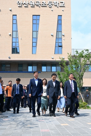 안산시, 경기도교육청과 다문화 교육 현장 점검… 원곡초 준공식도 열려